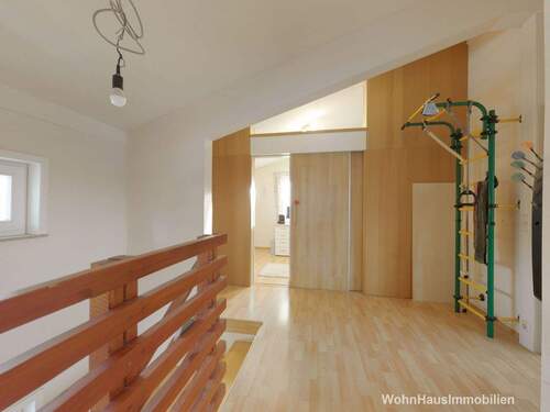 Abtrennung des Arbeitsplatzes im Obergeschoss - 