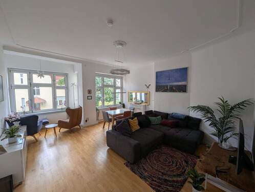 Wohnzimmer - Großzügige 4 Zimmer Wohnung mit Wasserblick