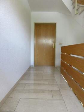 Wohnungstür vom Hausflur - 4 Zimmer Etagenwohnung in Kaufbeuren