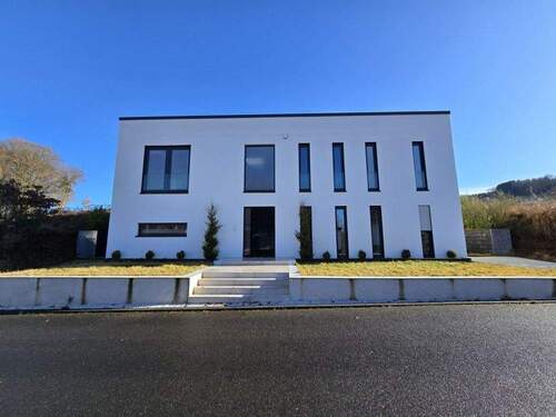 Vorderansicht 2 - 7 Zimmer Einfamilienhaus zum Kaufen in Balesfeld