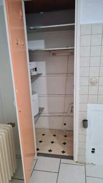 Küche mit Abstellkammer - 