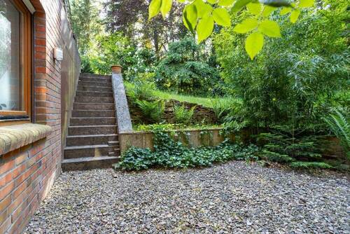 Die seitliche Kies-Terrasse - 