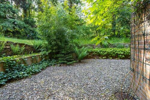 Die seitliche Kies-Terrasse - 