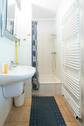 Das Gäste-WC mit Dusche im EG - 
