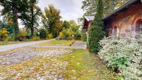 Stellplätze vor Haus - Einfamilienhaus mit 108,00 m² in Raguhn-Jeßnitz zum Kaufen