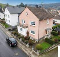 Einfamilienhaus mit Option zur Aufteilung in 2 Wohneinheiten - mit Balkon, Terrasse, Garten & Garage - Rehborn