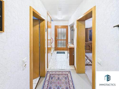 Flur EG - 5 Zimmer Einfamilienhaus zum Kaufen in Rehborn