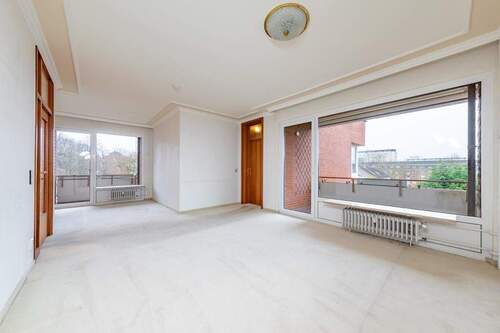 Geräumiger Wohnbereich - 4 Zimmer Etagenwohnung in Reinbek