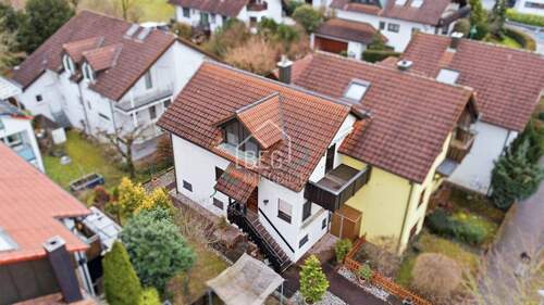 Außenansicht - Familienfreundliches Reihenendhaus in ruhiger Lage mit Balkon, Terrasse und Garage