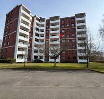 Gepflegte 4-Zimmer-Wohnung mit Balkon, Garage, Aufzug & Top-Vermietung in zentraler Lage - Husum