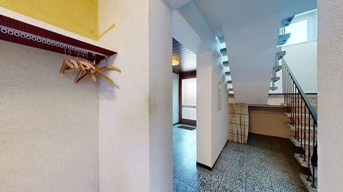 EG Garderobe, Treppenhaus - 7 Zimmer Einfamilienhaus in Klingenmünster