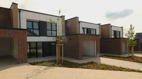 Bild 1 - Hier erwartet Sie hohe Lebensqualität: Stilvolle Neubau Reihenhäuser im KfW 40 QNG-Standard