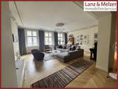 großzügiges Wohnzimmer - 6 Zimmer Etagenwohnung in Berlin