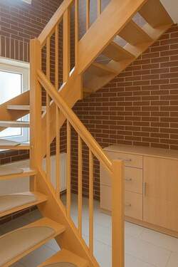 Treppe ins Obergeschoss - 