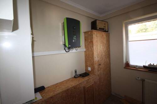 Abstellraum Erdgeschoss mit Steuerung Photovoltaik-Anlage - 