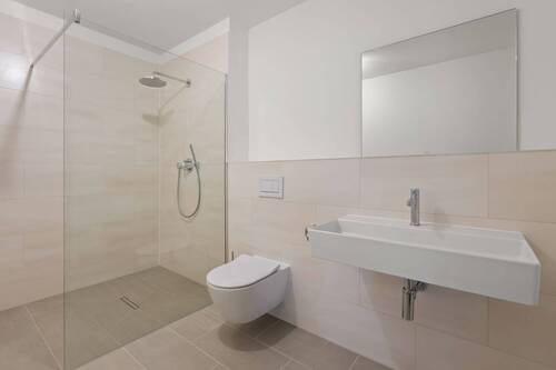 Badezimmer mit Dusche - Etagenwohnung mit 127,40 m&sup2; in Berlin zum Kaufen