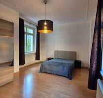 Bezugsfreie lichtdurchflutete 2-Zimmer-Wohnung (leicht in 3-Zimmer zu erweitern) mit hohen Stuckdecken - Berlin Friedrichshain