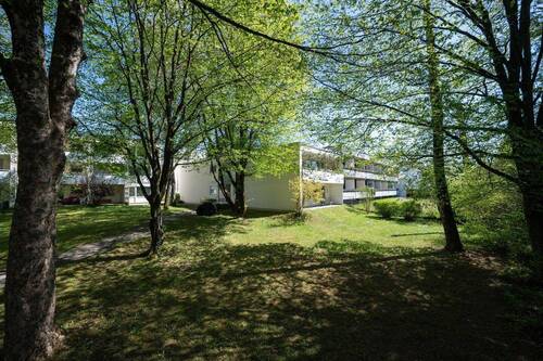 Weitsicht auf Haus 1 - 2-Zimmer-ETW mit TG u. Terr. in Solln, fast wie 'im Grünen'!