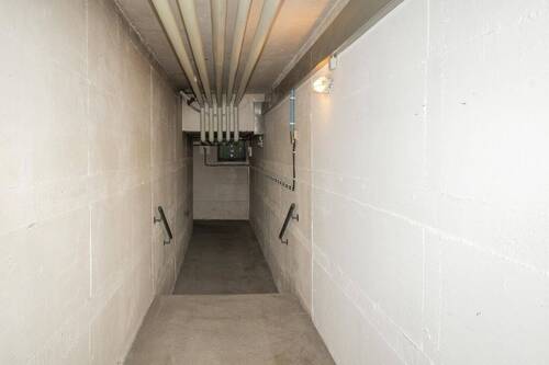 Gang zum Kellerraum - 