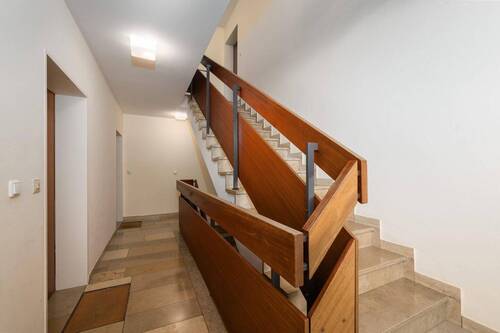 Flur im EG - Etagenwohnung mit 68,00 m&sup2; in München zum Kaufen