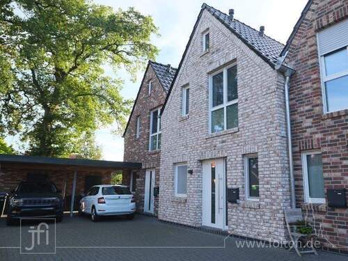 Aussenansicht Eingangsseite - 4 Zimmer Reihenmittelhaus zur Miete in Wiesmoor