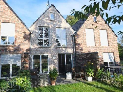 Aussenansicht Gartenseite - 4 Zimmer Reihenmittelhaus in Wiesmoor