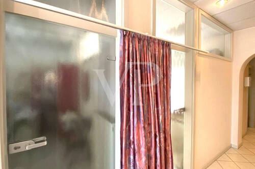 Flur mit einzelnen Behandlungsräumen - 