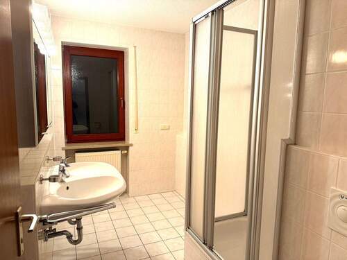 Badezimmer mit Dusche - 