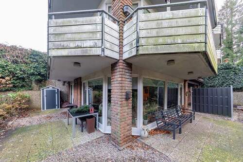 ... umlaufender Terrasse. - 