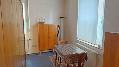 Schlafzimmer mit Schrank als Raumtrennung EG - 