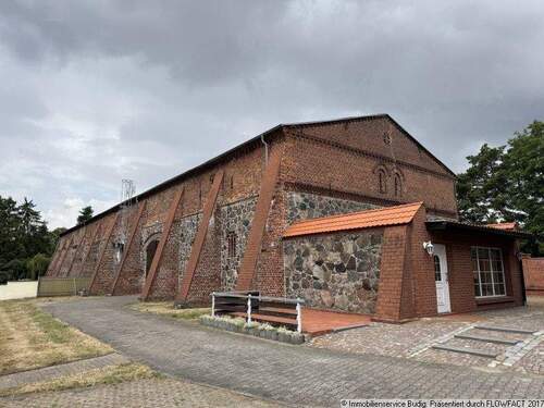 Scheune und Frühstücksraum für Pensionsgäste - Einfamilienhaus in Ahrensfelde