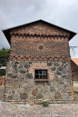 Giebelseite des Pensionsgebäudes - Einfamilienhaus in Ahrensfelde zum Kaufen