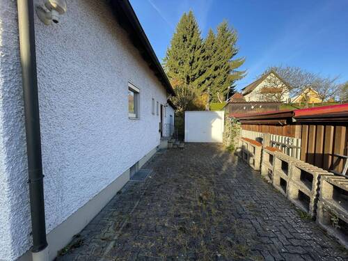 Zufahrt zur bestehenden Garage - 