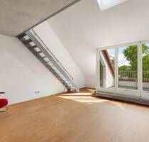Charaktervolle und lichtdurchflutetet Dachgeschoss-Maisonette mit Blick auf den Weißensee - Berlin