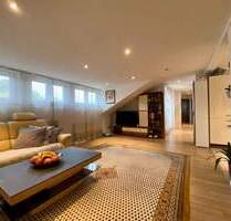 Moderne DG-Wohnung mit EBK und Balkon - Exklusives Wohnambiente - Stuttgart Dürrlewang Moderne DG-Wohnung mit EBK und Balkon - Exklusives Wohnambiente - Stuttgart Dürrlewang