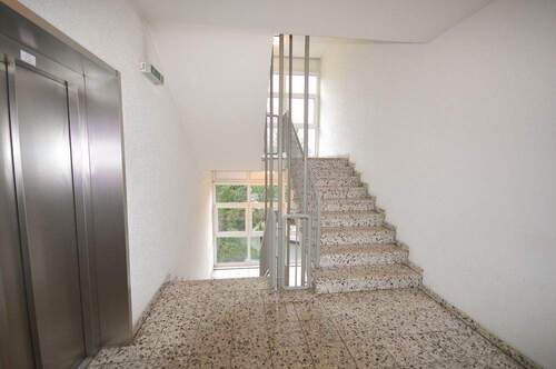 Treppenhaus - Büro mit 121,50 m&sup2; in Mönchengladbach zur Miete