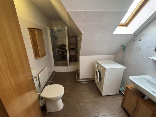 Duschbad/WC mit Waschmaschinenanschluss - 