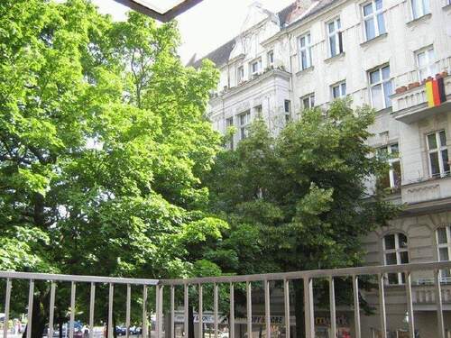 Blick vom Balkon - 2 Zimmer Etagenwohnung in Berlin