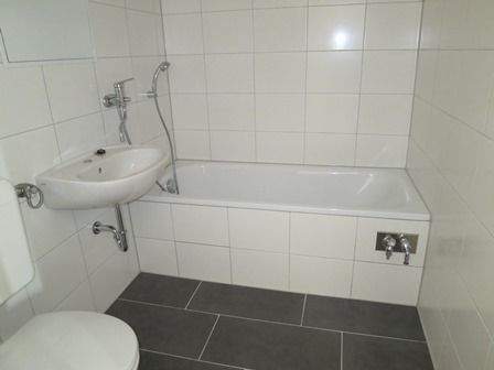 Wannenbad (Muster) - 4 Zimmer Etagenwohnung zur Miete in Ohrdruf