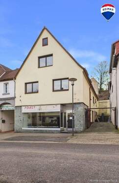 REMAX Immobilien DeLux Wohn-/Geschäftshaus Frontansicht Ottweiler Mark Borowicz REMAX Immobilien - Wohn- und Geschäftshaus in zentraler Altstatdlage von Ottweiler