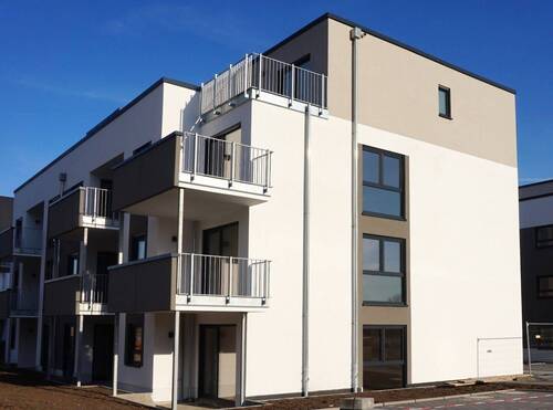 Ansicht mit Balkon - Etagenwohnung mit 90,00 m² in Liederbach zur Miete