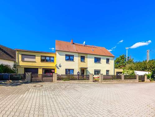 Gesamtansicht Haus+Garagen - Einfamilienhaus mit 215,20 m² in Torgau OT Staupitz zum Kaufen