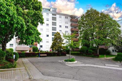 3 ZW Mannh.str. (1) - Gepflegte 3 Zi.-Wohnung mit Einbauküche und Balkon