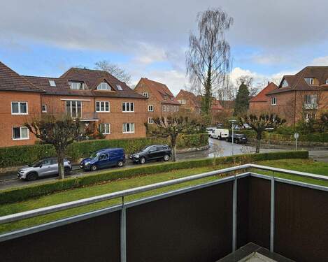 Blick vom Balkon - 2 Zimmer Etagenwohnung zum Kaufen in Lübeck