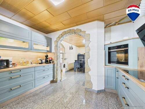 REMAX Immobilien DeLux Einfamilienhaus in Besseringen Küche - 