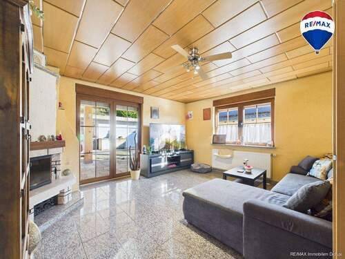 REMAX Immobilien DeLux Einfamilienhaus in Besseringen Wohnbereich - 