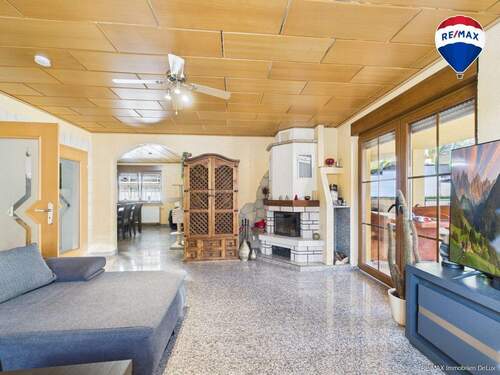 REMAX Immobilien DeLux Einfamilienhaus in Besseringen Wohnbereich - 