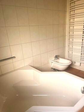 Tageslichtbad mit Wanne/ Bidet - 