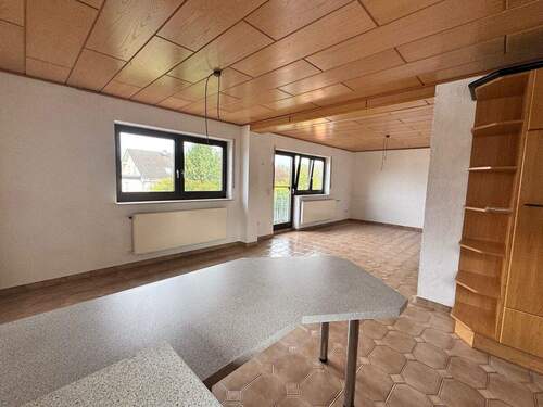 Küche Blick Richtung Essen und Wohnen - 2,5 Zimmer Wohnung (OG) mit Balkon in Schlierbach!