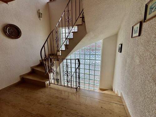Treppenhaus - 2 Zimmer Etagenwohnung zur Miete in Schaafheim